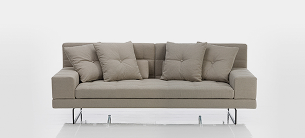 Das Sofa Amber von Brühl in grauem Stoff. sofa amber brühl grau