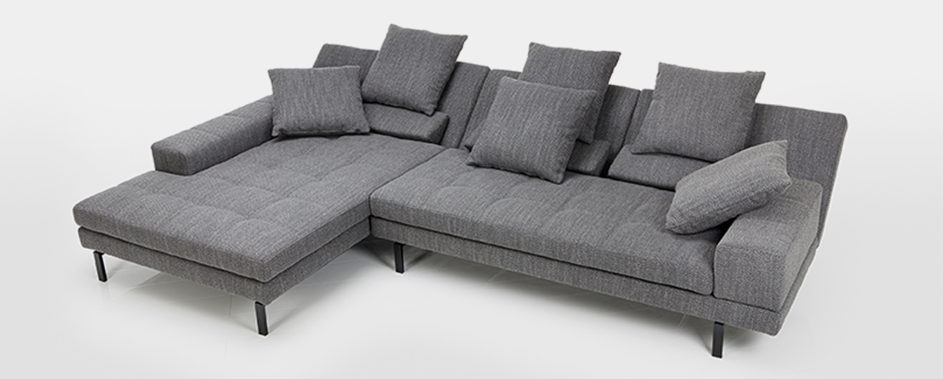 Das Ecksofa Amber von Brühl in grauem Stoff. ecksofa gruppe amber bruehl grau