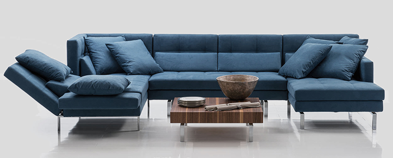 Das große Ecksofa Amber von Brühl in blauem Stoff. ecksofa gruppe amber bruehl blau