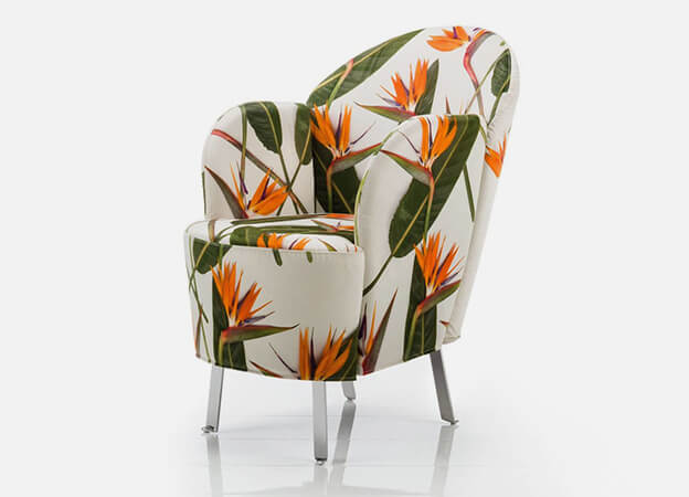 Der Sessel Floret von Brühl in floralem Stoff. Sessel Floret Brühl