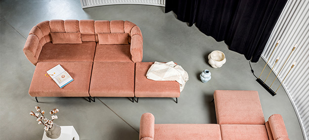 Das Sofa Magnolia von Brühl mit Hocker. sofa magnolia brühl hocker