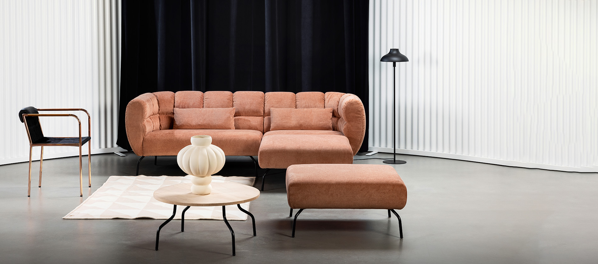 Sofa und Hocker Magnolia von Brühl in einem rosa Stoff. sofa sessel magnolia brühl