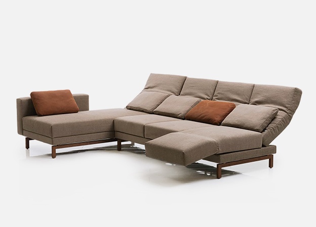 Das Ecksofa Moule small von Brühl mit abgesenkten Rücken und verwandeltem Sitz. Moule small Ecksofa Brühl Funktionssofa Schlafsofa