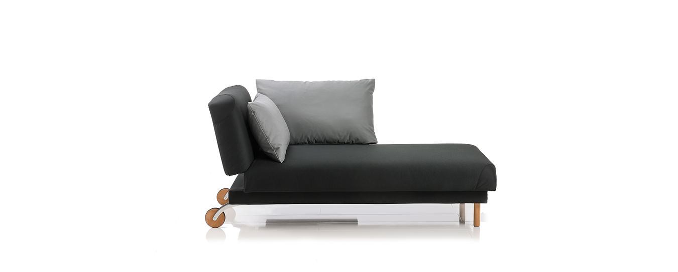 Hier sehen Sie die Tam Liege von Brüh. Tam Brühl Liege Schlafsofa