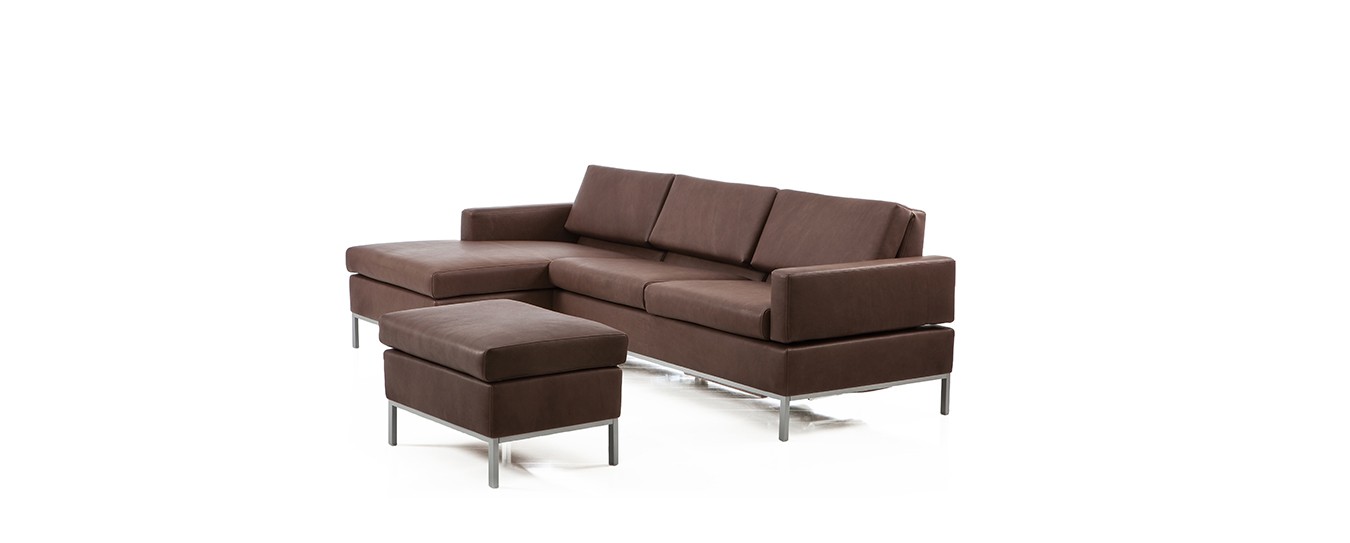 Hier sehen Sie die Tomo Eckgruppe mit Hocker von Brühl. Brühl Tomo Sofa