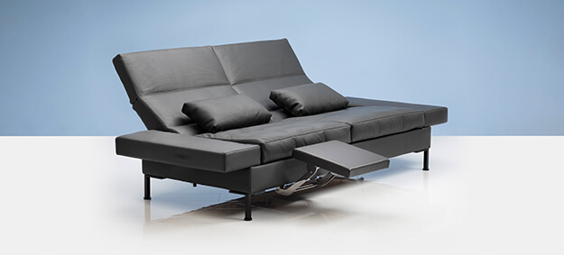 Das Sofa Tomo soft von Brühl mit Fußstütze und verstellbarem Rücken. sofa tomo soft bruehl leder