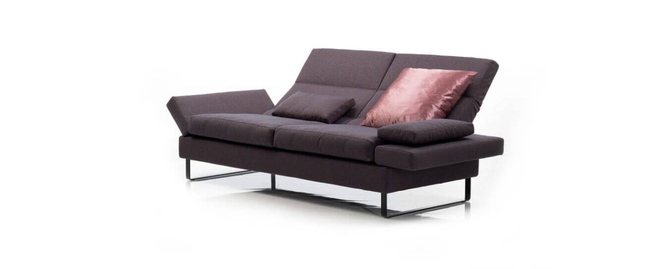 Sofa Tomo Soft von Brühl mit Stoffbezug und Kufen. Sofa Tomo Soft Brühl Metallkufen