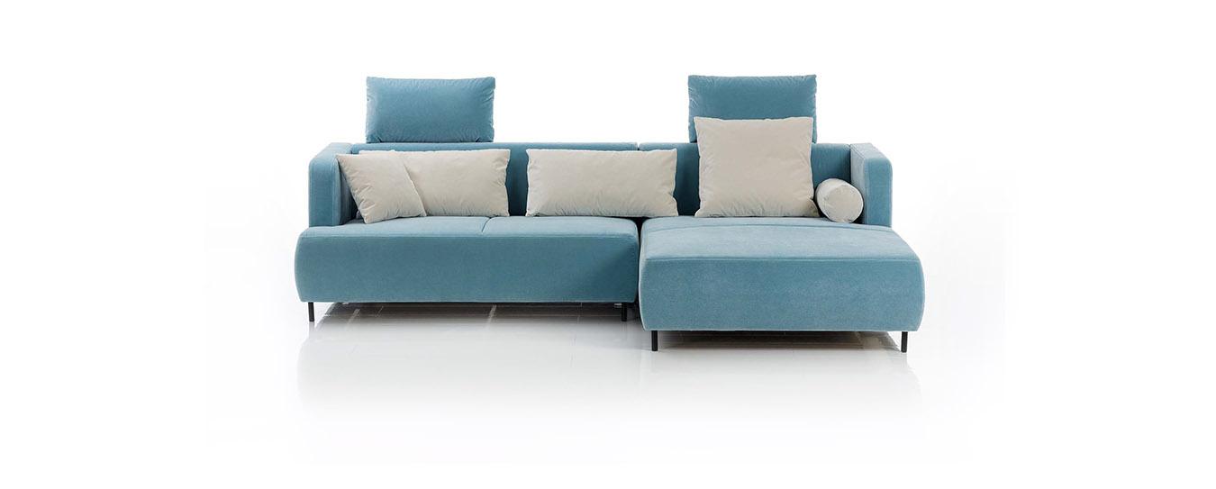 Das Ecksofa Aoyama von Brühl im Stoff 4473, Farbe hellblau. ecksofa aoyama brühl hellblau