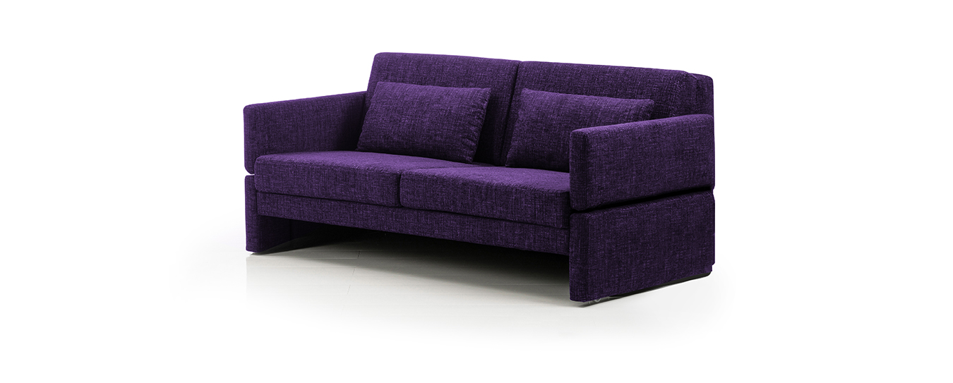 Das Schlafsofa Cara Deluxe von Brühl in lilafarbenem Stoff. schlafsofa cara deluxe bruehl lila