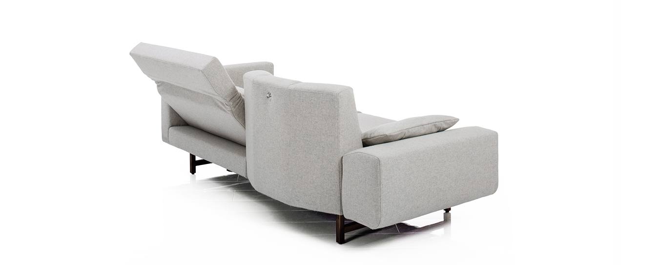 Die Rückansicht des Sofas Embrace von Brühl. Sofa Embrace Brühl Rücken