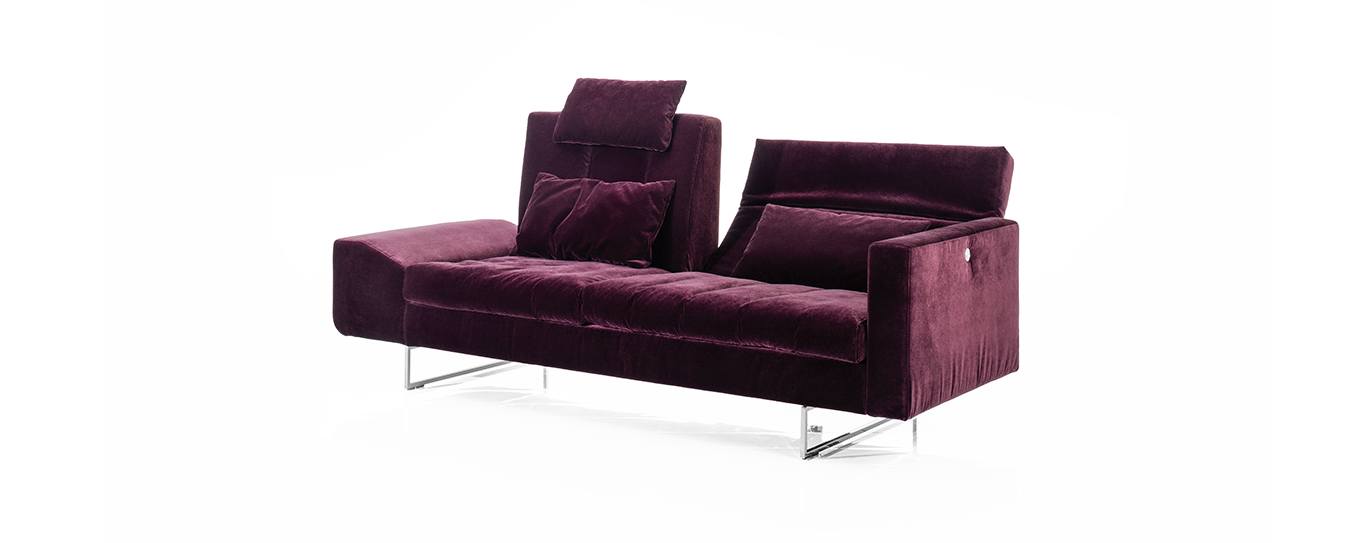 Das Sofa Embrace mit Funktion von Brühl. Sofa Embrace Brühl Funktion