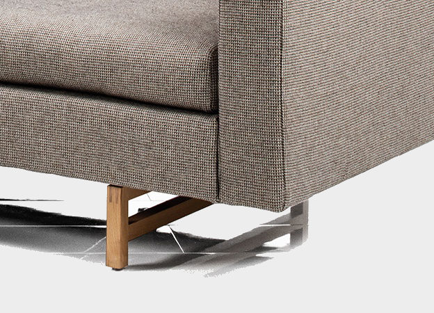 Holzfuesse aus Eichenholz des Sofas Embrace von Bruehl. Holzfuesse Eiche Sofa Embrace Bruehl massiv