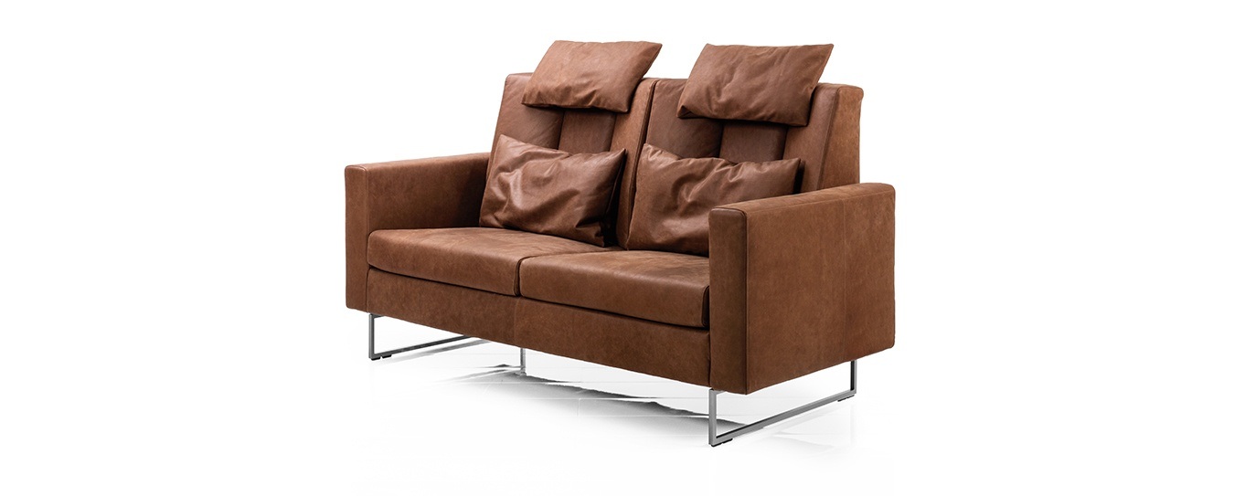 Das Funkionssofa Embrace von Brühl im Leder Oliva. Sofa Embrace Brühl