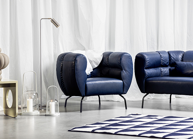 Der Sessel Magnolia von Brühl in blauem Leder. sessel magnolia brühl