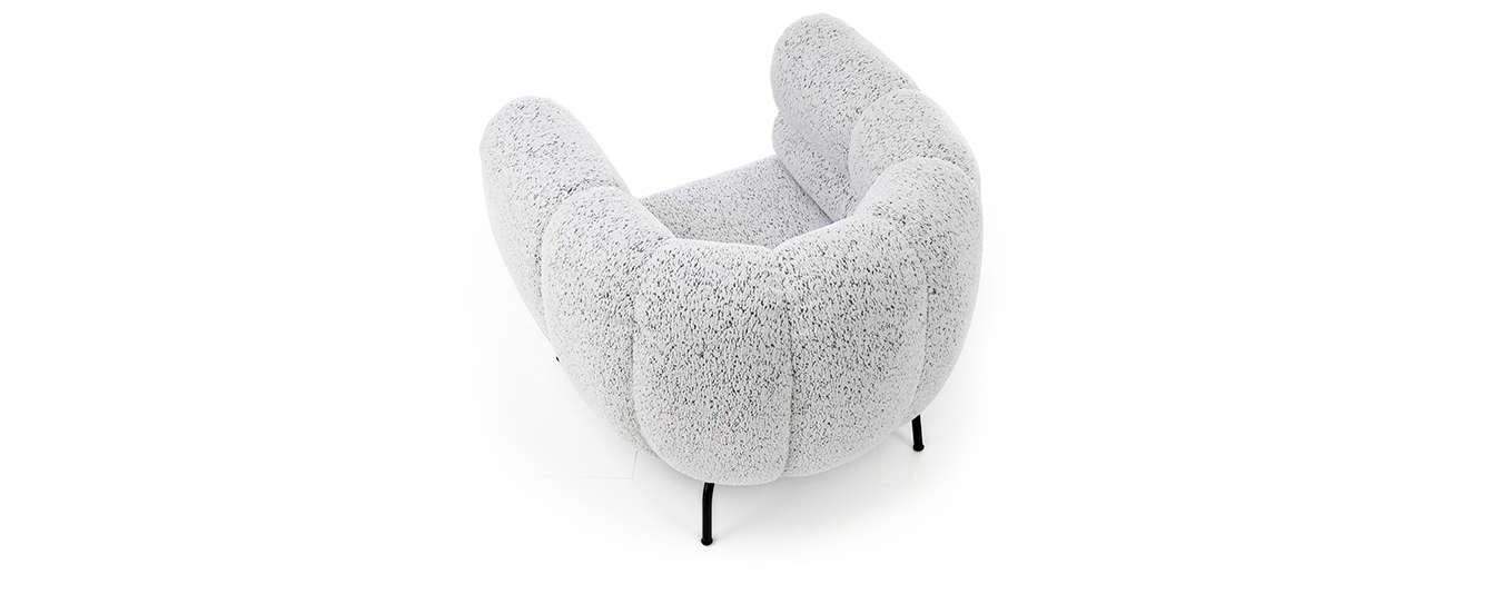 Der Sessel Magnolia von Brühl in weißem Boucle Stoff. sessel magnolia brühl weiß