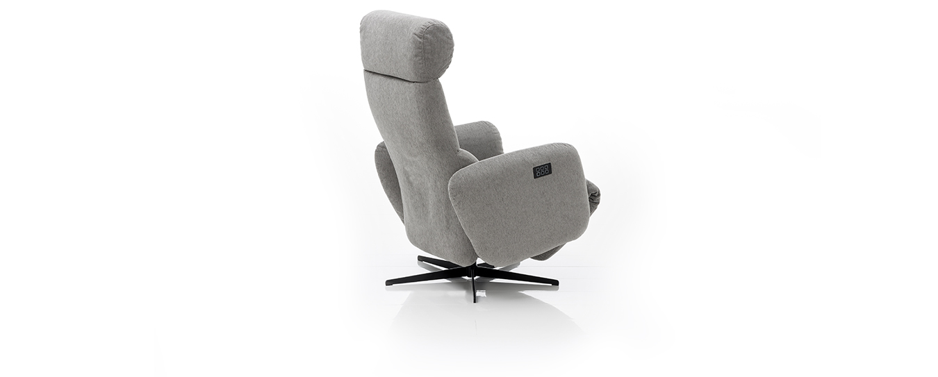 Der Relaxsessel Tele-Marc von Brühl in grauem Stoff. relaxsessel tele marc bruehl sessel