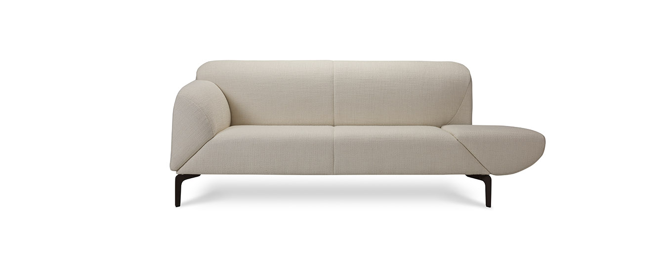 Das Sofa Como von Jori mit verwandelter Armlehne. sofa como jori stoff mamaye