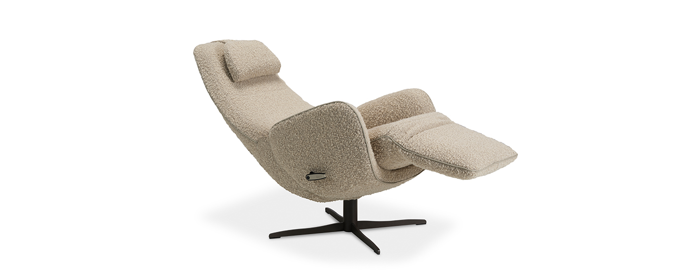 Der Relaxsessel Cosy Ghost von Jori in Liegeposition. relaxsessel cosy ghost jori stoff