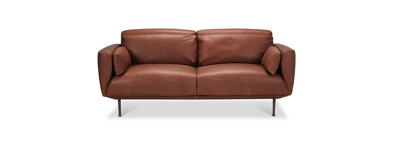 Das Sofa Eden von Jori im Leder Lotila, Farbe pralina. sofa eden jori leder Lotila