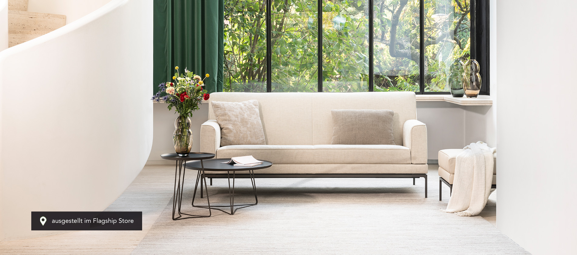 Das Sofa Glove Pure von Jori in hellem Stoff. Sofa Glove Pure Jori Stoff