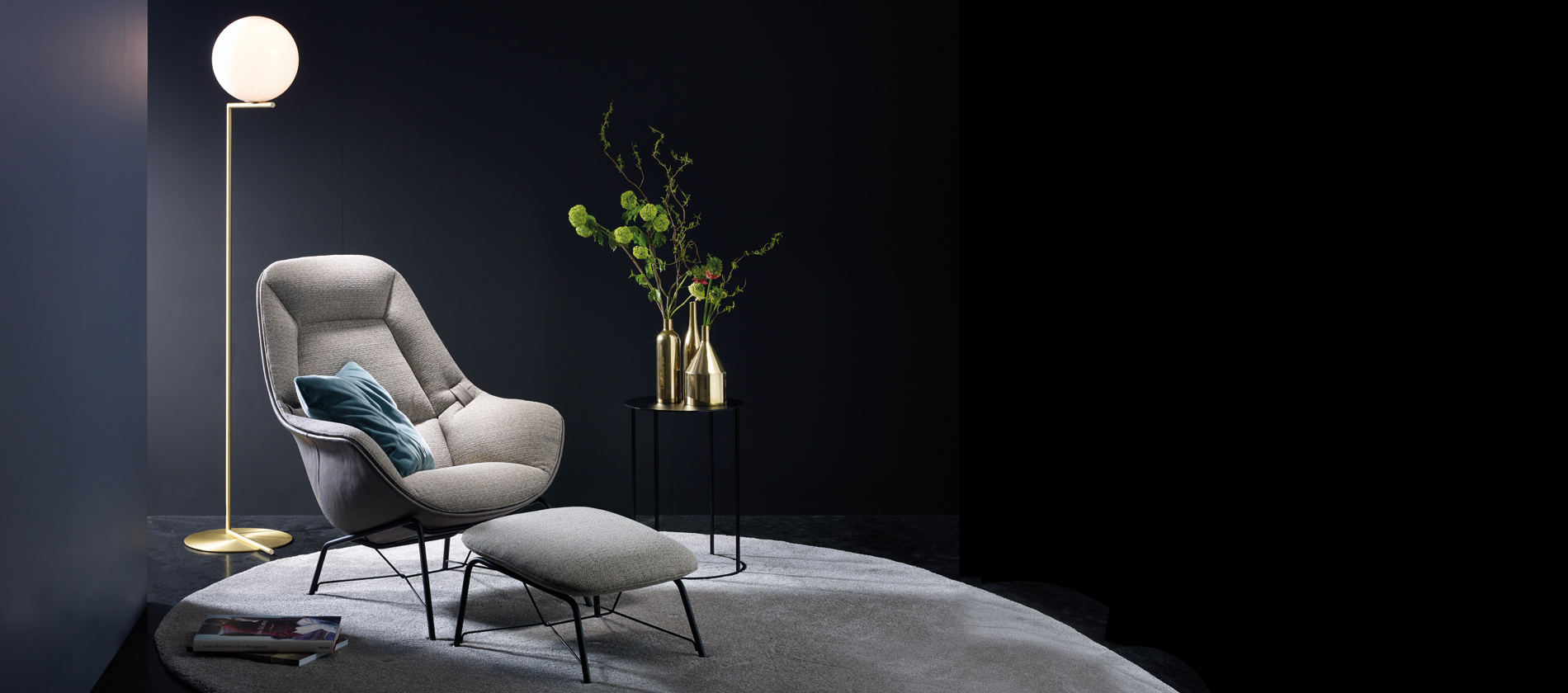 Der Sessel Prelude mit Hocker von Jori. Sessel Hocker Prelude Jori