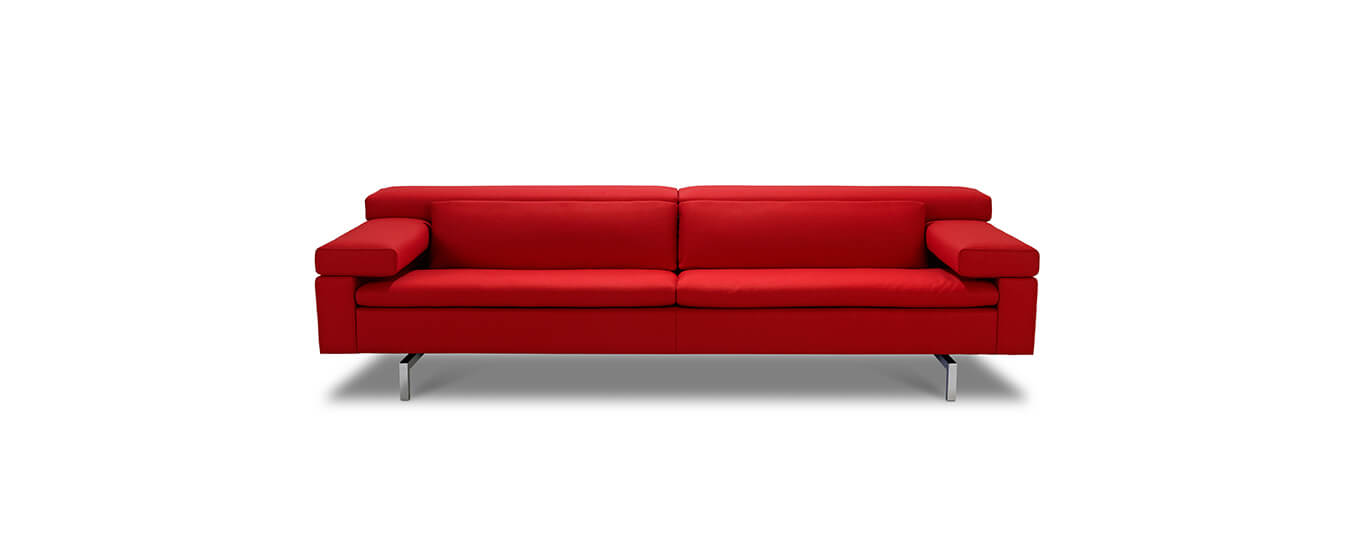 Das Sofa Shiva von Jori in rotem Stoff. sofa shiva jori