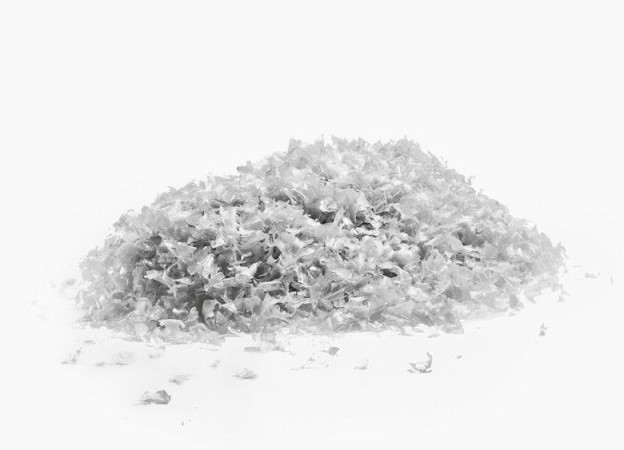 Post-Consumer-Kunststoffe zerkleinert zu Flocken geformt. Kvadrat Kunststoffflachen Polyester