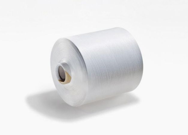 100% recycelter Faden aus Kunststoff. Kvadrat Kunstfasern synthetische Fasern