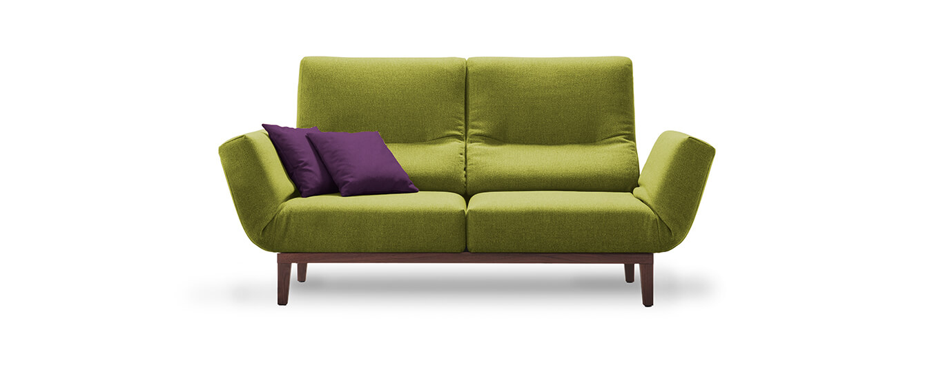 Das Sofa Chimba von Signet im Stoff Luba, Farbe moos. Sofa Funktionssofa Chimba Signet