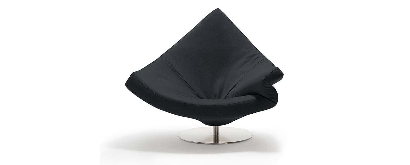 Der Clou Sessel von Signet im Stoff Lana, Farbe Anthrazit. Signet Sessel Clou