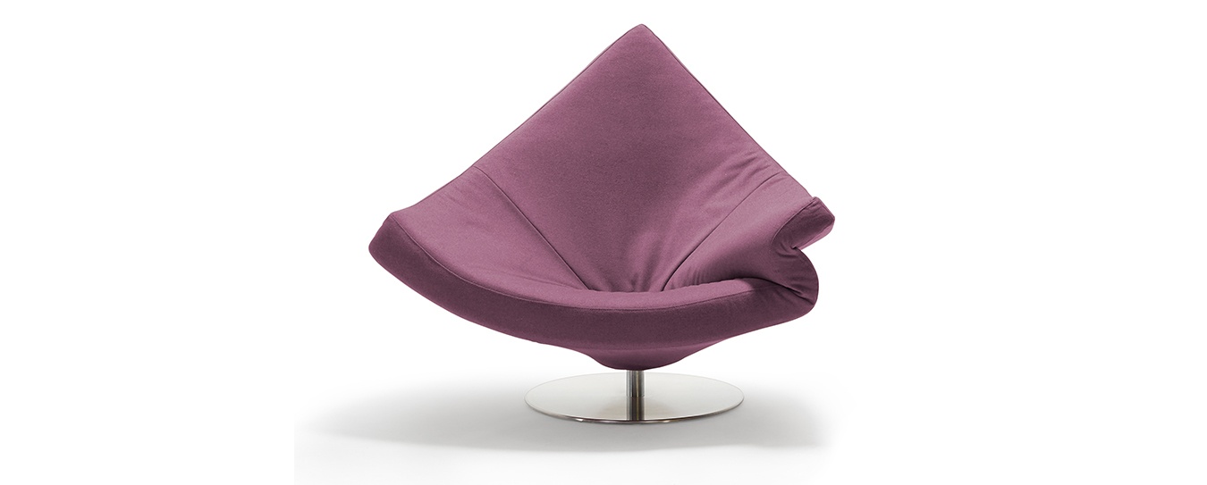 Der Clou Sessel von Signet im Stoff Lana, Farbe Flieder. Signet Sessel Clou