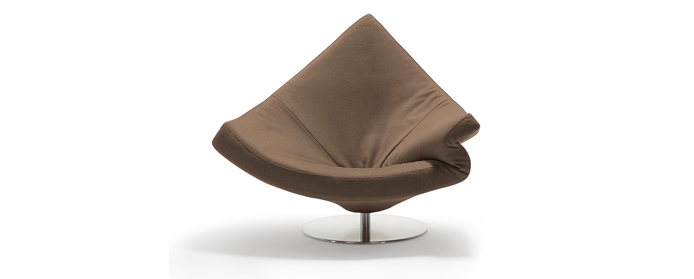 Der Clou Sessel von Signet im Stoff Lana, Farbe Kitt. Signet Sessel Clou