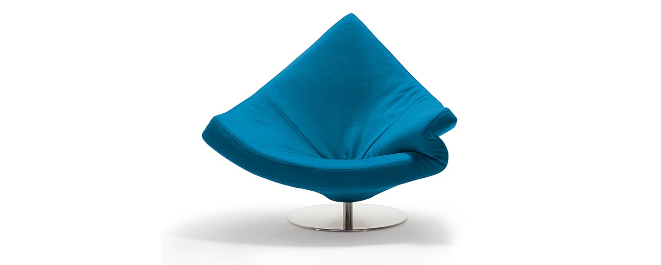 Der Clou Sessel von Signet im Stoff Lana, Farbe Petrol. Signet Sessel Clou