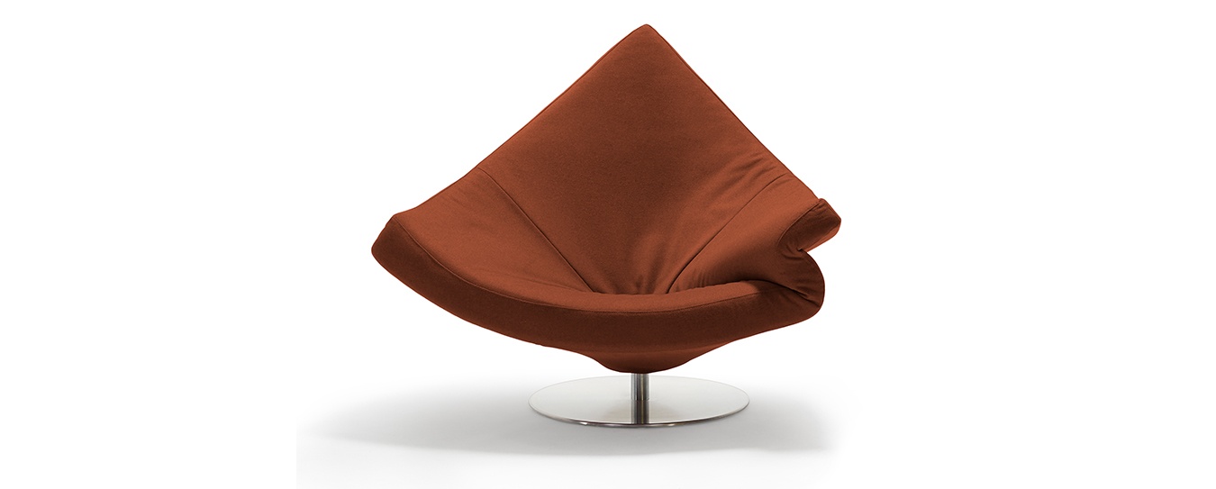 Der Clou Sessel von Signet im Stoff Lana, Farbe Rost. Signet Sessel Clou