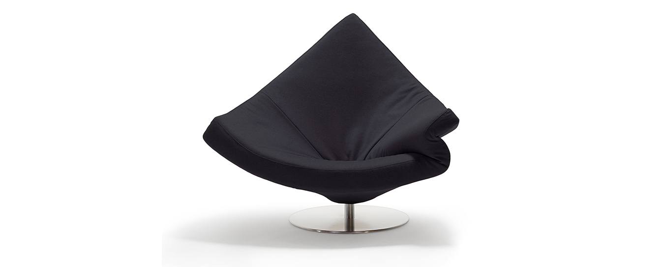 Der Clou Sessel von Signet im Stoff Lana, Farbe Schwarz. Signet Sessel Clou