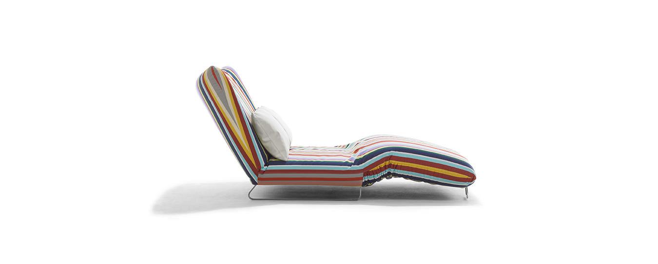 Hier sehen Sie die Josh Liege von Signet. Josh Signet Schlafsofa