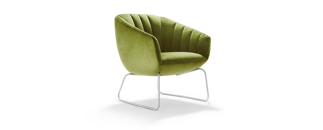 Der Sessel Lenni von Signet im Soff Milan, Farbe moos. Sessel Lenni Signet Stoff grün