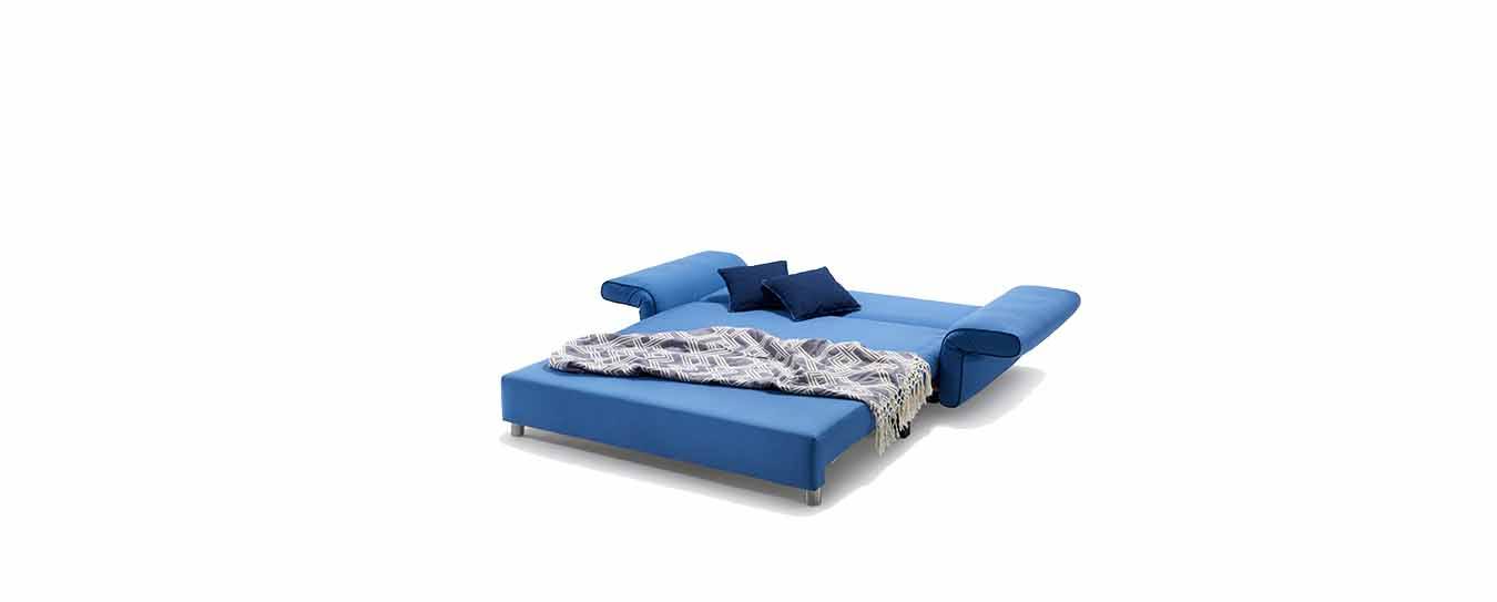 Der Längsschläfer Levi von Signet verwandelt zum Bett. Liegefläche Schlafsofa Levi Signet hochwertig Bettersatz