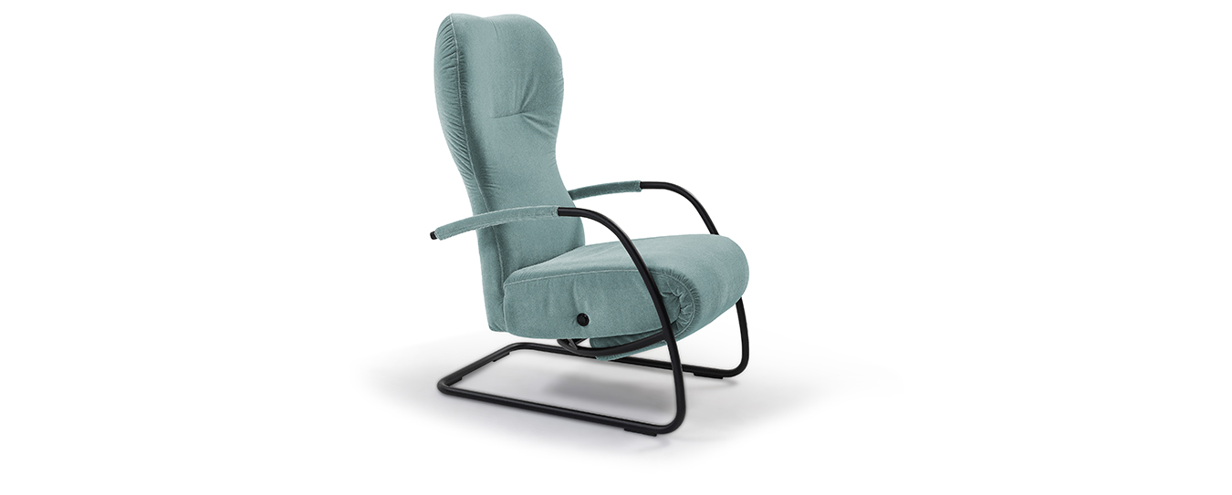 Der Relaxsessel Roccer von Signet im Samtstoff Genua, Farbe lagoon. Relaxsessel Roccer Signet Rundrohr