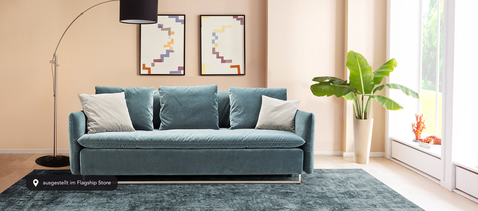 Das Schlafsofa Isla von Signet mit schmalen Armlehnen. schlafsofa isla signet