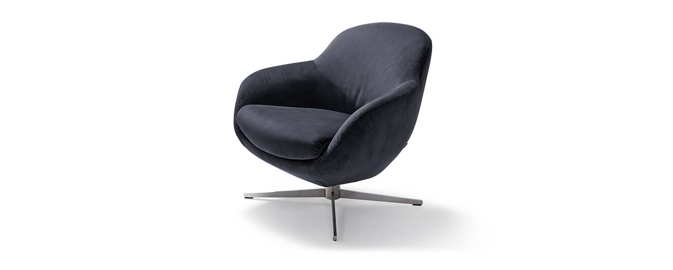 Der Sessel Jester Club von Signet im Stoff Milan, Farbe anthrazit. Sessel Jester Club Signet Stoff Milan