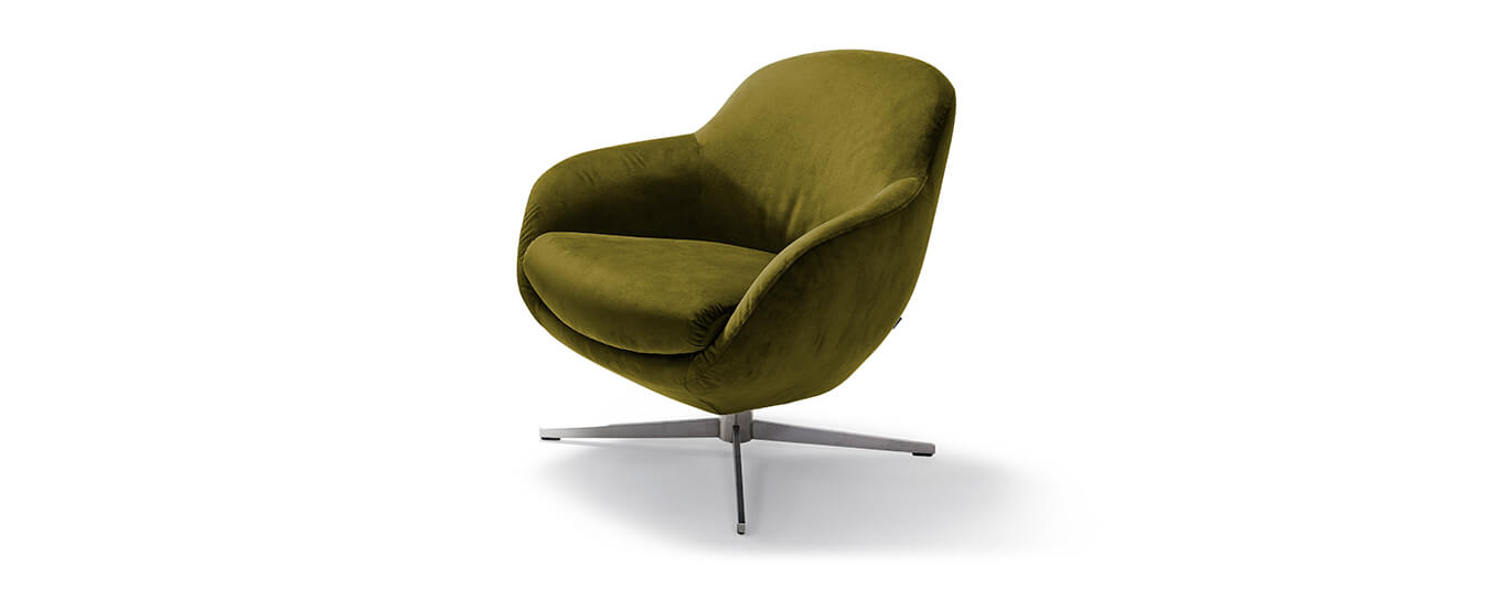 Der Sessel Jester Club von Signet im Stoff Milan, Farbe moos. Sessel Jester Club Signet Stoff Milan