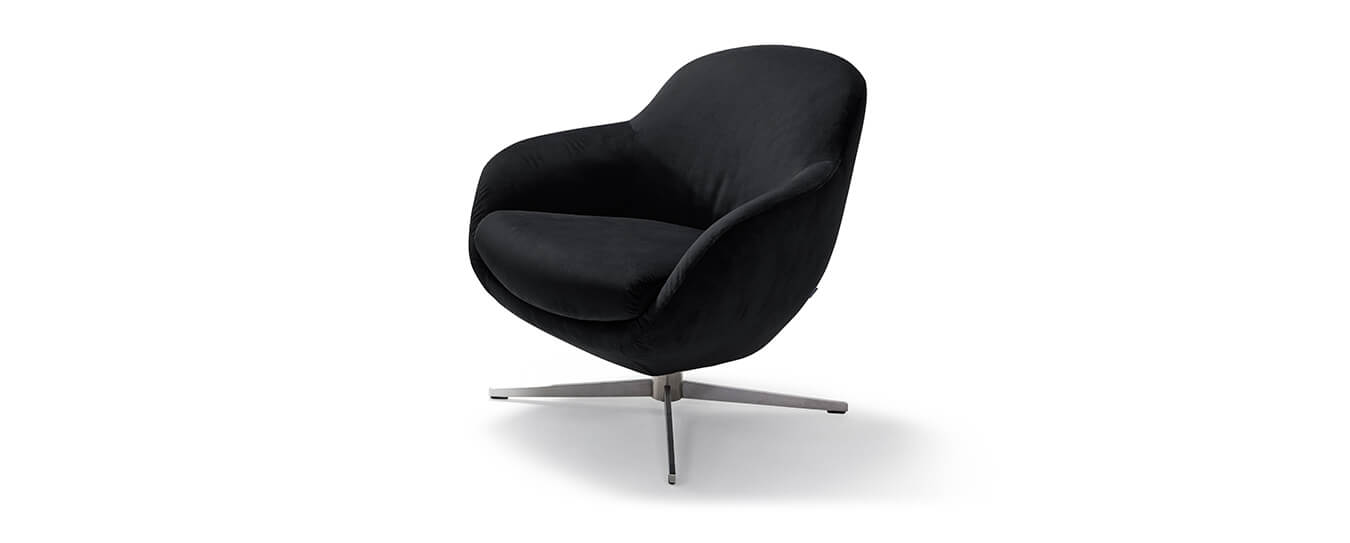 Der Sessel Jester Club von Signet im Stoff Milan, Farbe schwarz. Sessel Jester Club Signet Stoff Milan
