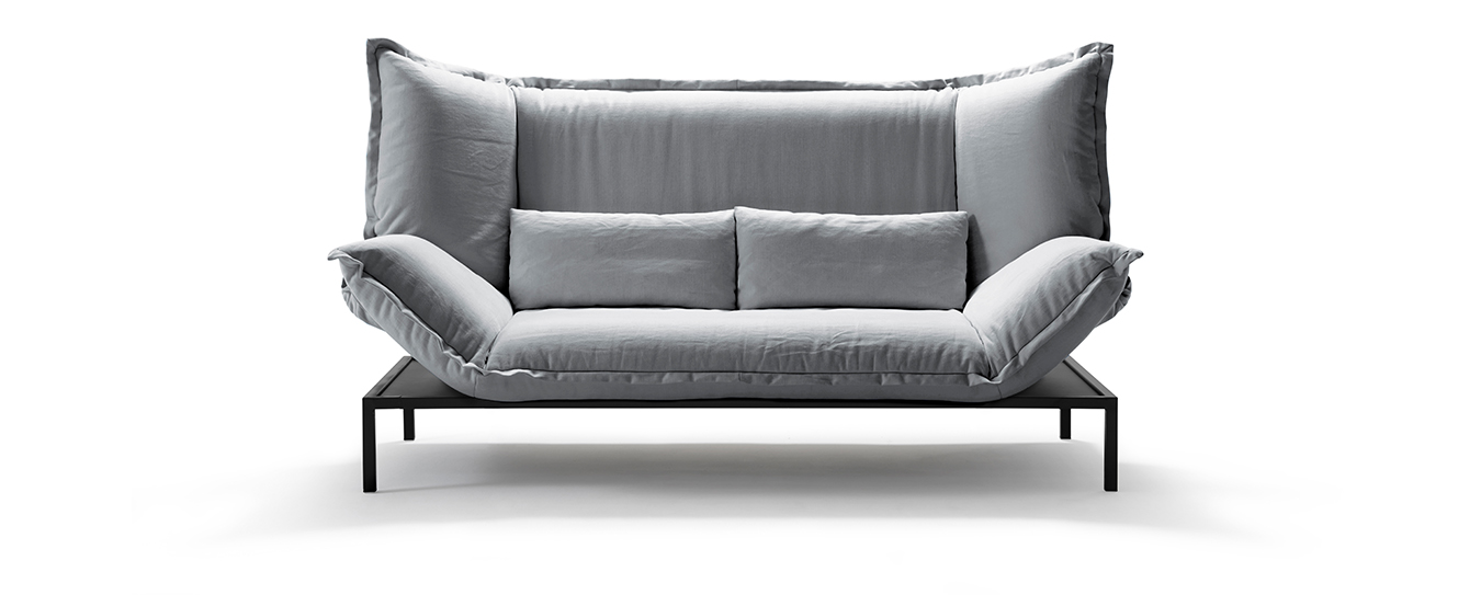 Das Schlafsofa Nuri von Signet im Stoff Lesa, Farbe grau. Schlafsofa Nuri Signet Stoff grau